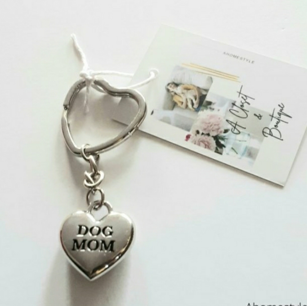 🐾Dog Mom Heart Shaped Keychain with Double Sided Design - Picture 3 of 4